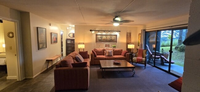 Building Photo - 42 Wainaku St