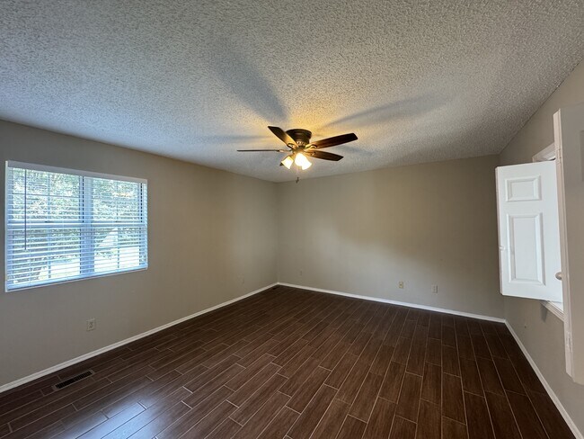 Building Photo - 205 Chota View Cir