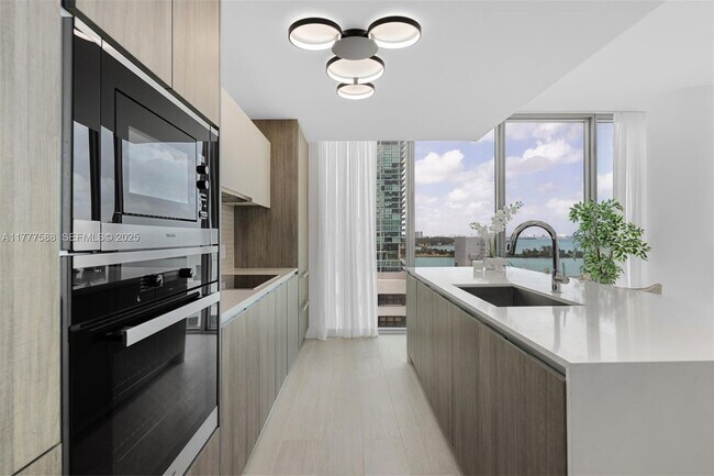 Building Photo - 2900 NE 7th Ave