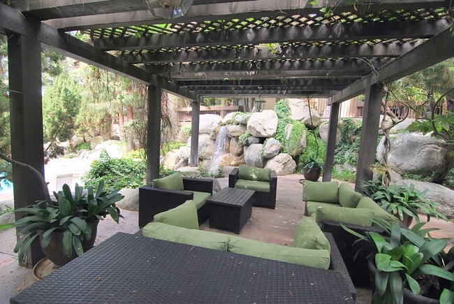 Building Photo - Resort-Style 2BD/2BA w/ Pool, Tennis Courts & 2 Parking Spaces