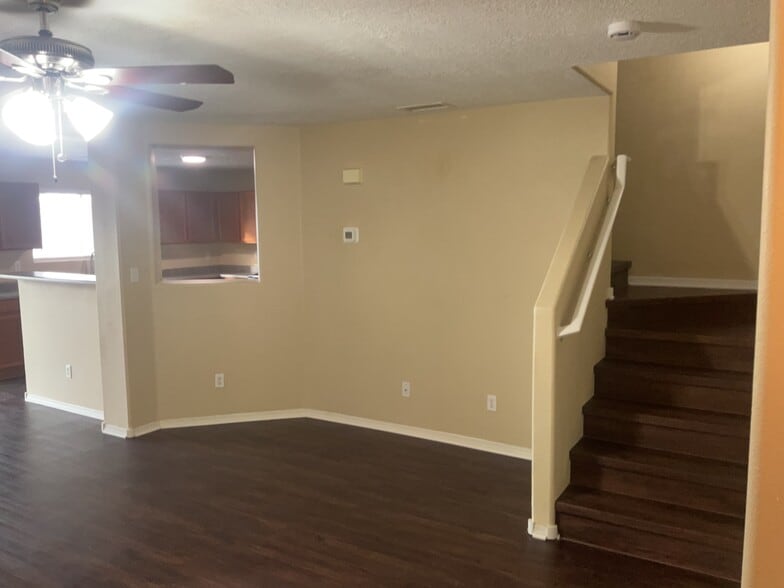 Building Photo - 5205 Caprock Dr NE