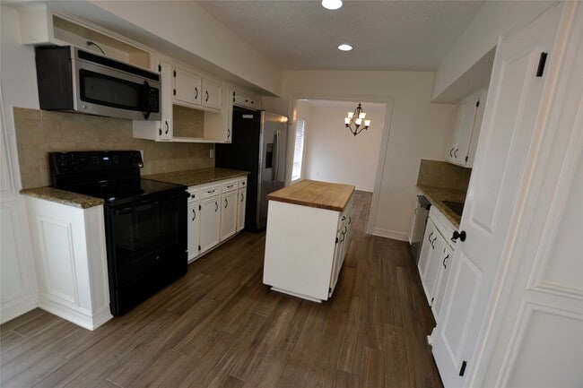 Building Photo - 14314 Piping Rock Ln