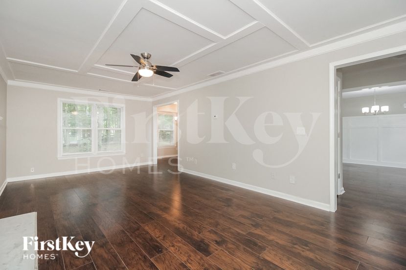 Building Photo - 1985 Castle Royale Dr