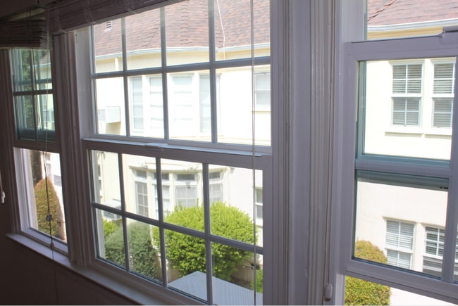 Building Photo - 638 S Cloverdale Ave