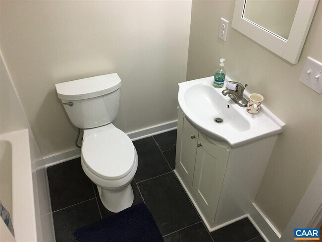 Building Photo - 718 McIntire Rd