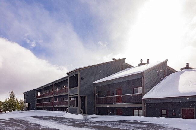 Building Photo - Available now!  Year lease!   Three Bedroo...