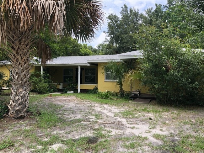 Building Photo - Large Old West Tampa Home