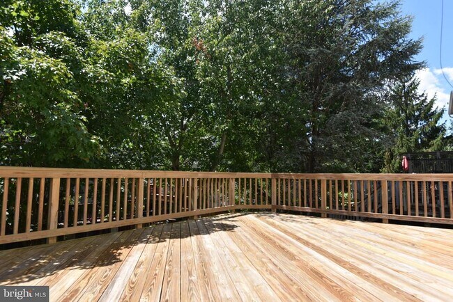 Building Photo - 20180 Hardwood Terrace