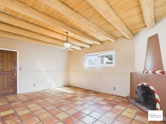 Building Photo - 204 Solana Dr