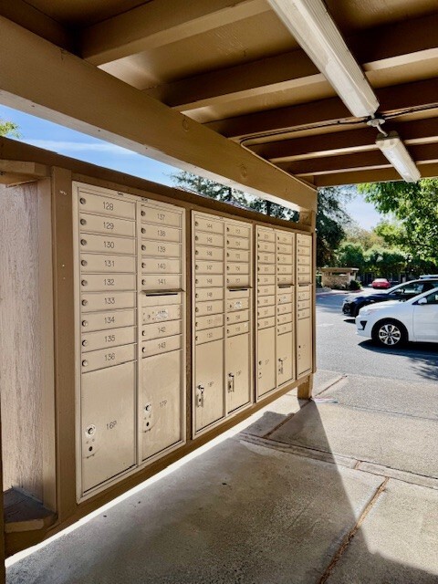 Building Photo - 5030 Valley Crest Dr