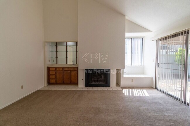 Building Photo - 2930 Driftwood Pl