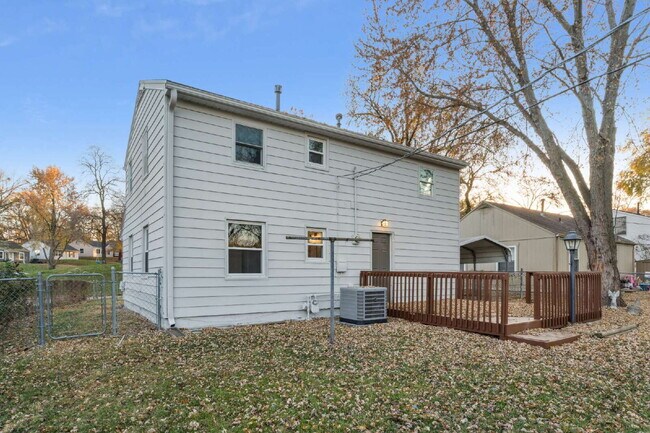 Building Photo - Beautifully renovated 5-bedroom, 2 full bath home ready for move-in!  1st month's rent is FREE!*