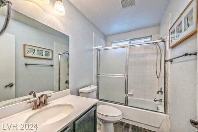 Building Photo - 4 Bedroom For Rent! Near Durango Station