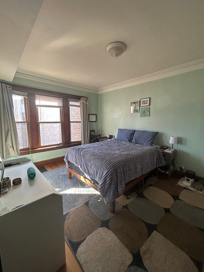 Building Photo - 1931 W Larchmont Ave