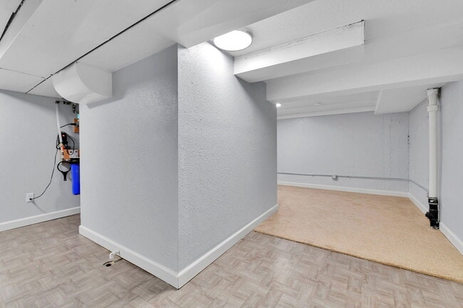 Building Photo - 6824 S Willow St
