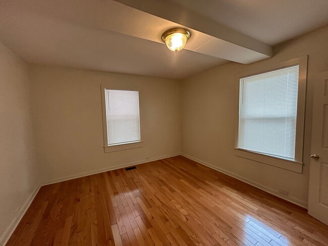Building Photo - Spacious 2 Bed 2 Bath House with Storage /...