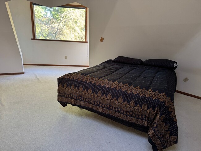 Building Photo - Gorgeous Samish Island Home Available