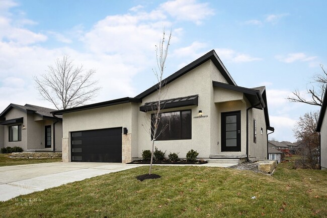 Building Photo - Stunning 2-bedroom, 2-bathroom, 2-car Sing...