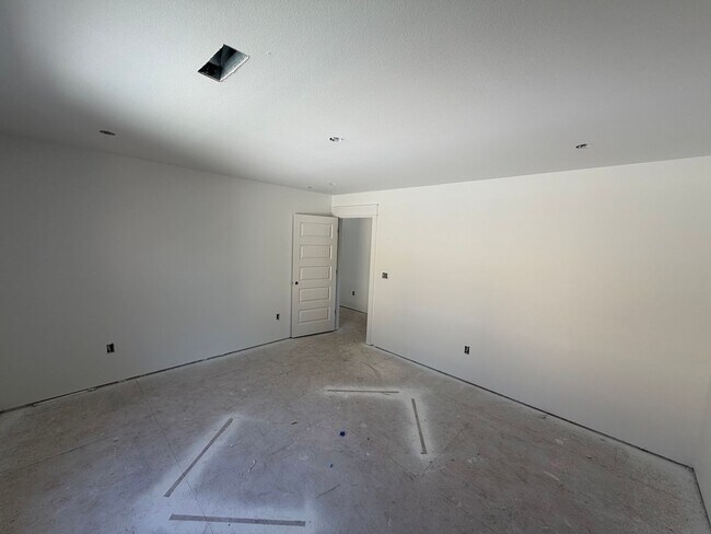Building Photo - 904 N Sang Ave