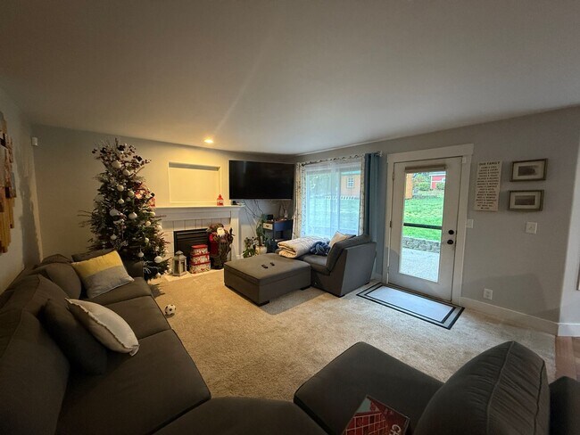 Building Photo - Silverdale 2 Story Home 4bed 2.5 bath