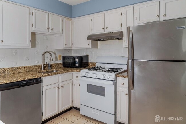 Building Photo - 734 Waterford Dr