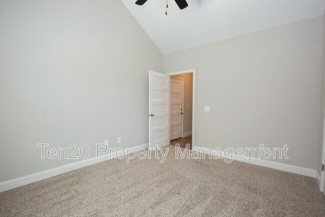 Building Photo - 9827 Yellow Pine Rd