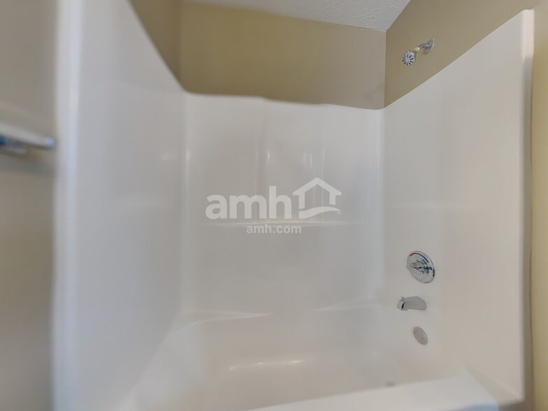 Building Photo - 5569 Windsor Ct