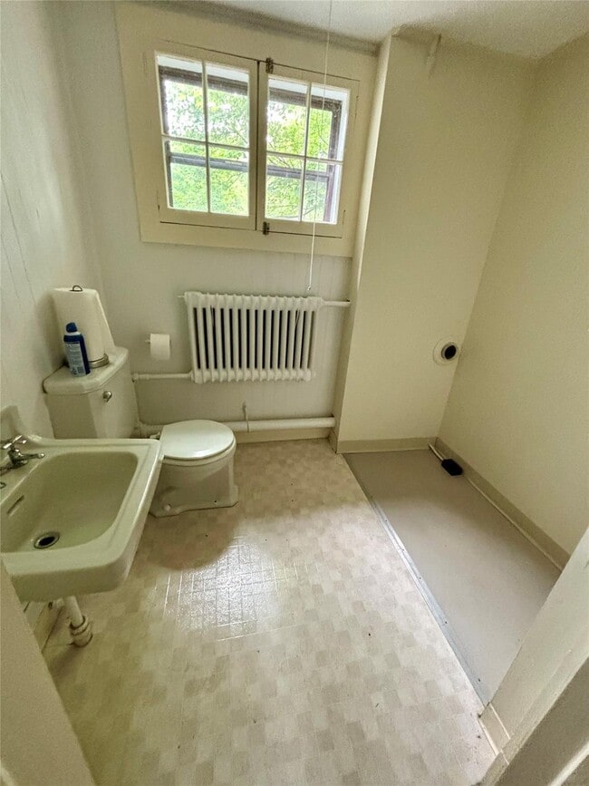 Building Photo - 50 NY-343
