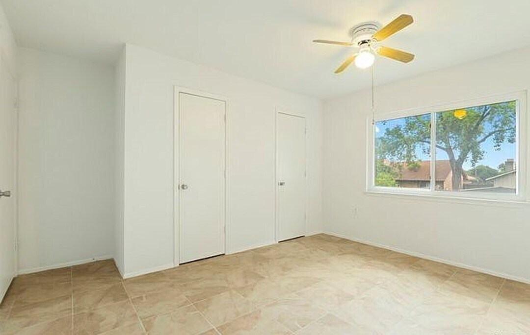 Building Photo - 8412 Clear Mdws