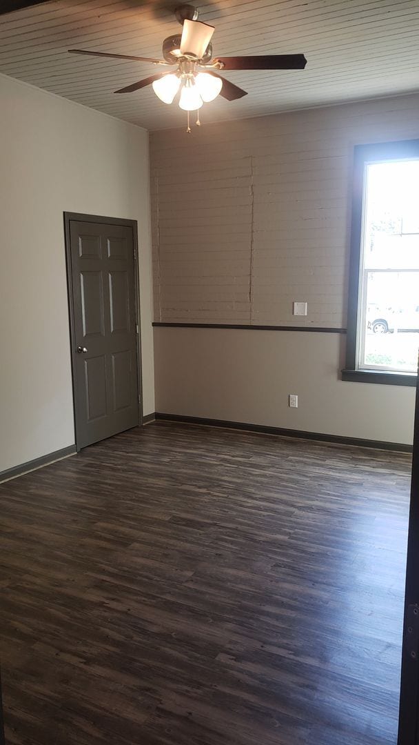 Building Photo - 2 bed/1 bath home