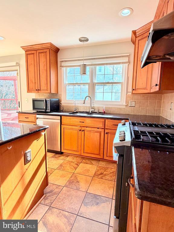 Building Photo - 33 Christopher Way