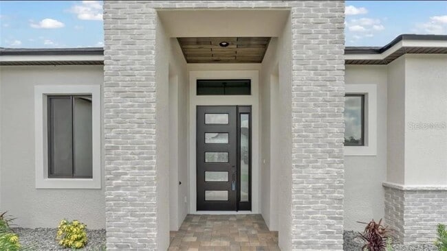 Building Photo - 6980 Bentridge Dr