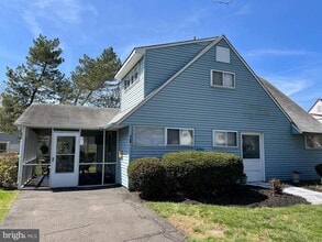 Building Photo - 15 Catalpa Ln