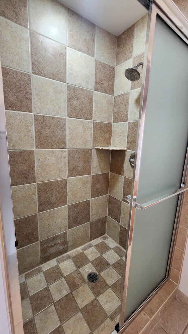 Building Photo - 1574 Kessler Ave