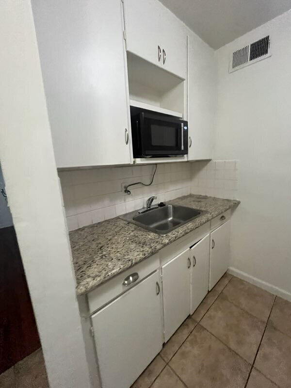 Building Photo - 1 bed 1 bath unit available close to downtown Tracy