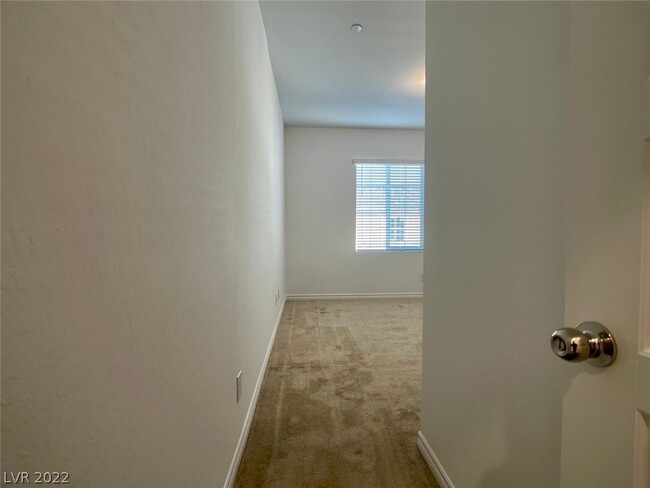Building Photo - 25 Barbara Ln