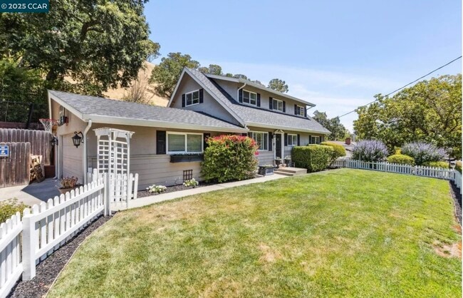 Building Photo - 1600 Springbrook Rd