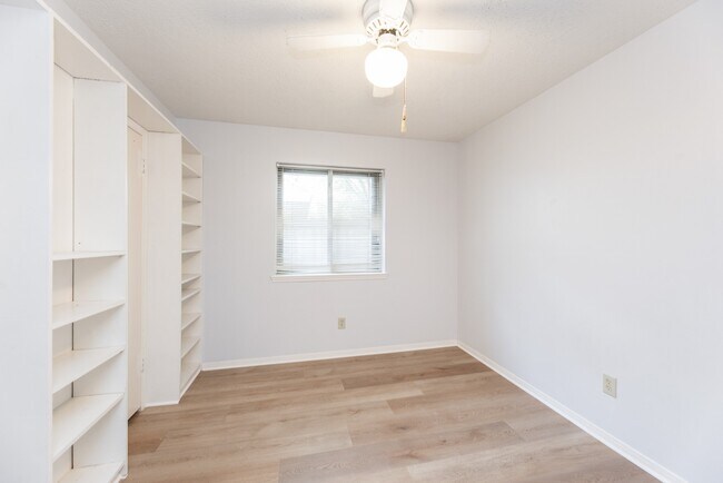 Building Photo - 6818 Brockington Dr
