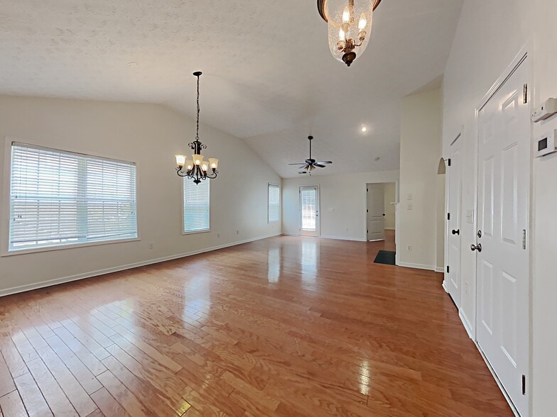 Building Photo - 406 Redwood Trail