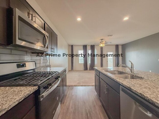 Building Photo - 5815 N 195th Dr