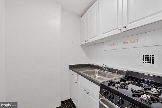 Building Photo - 1021 Arlington Blvd