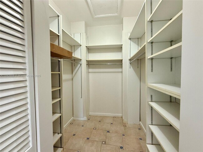 Building Photo - 101 Ocean Ln Dr