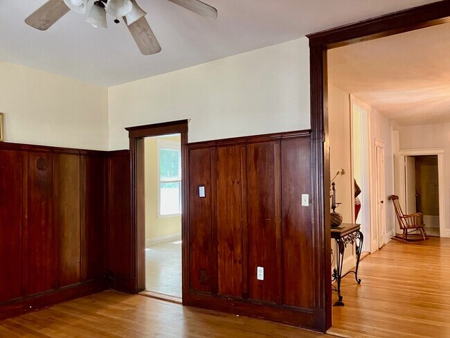 Building Photo - 230 Callender St