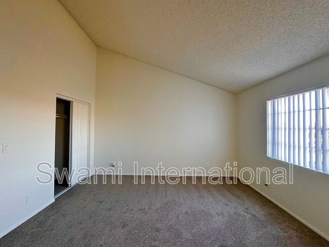 Building Photo - 14620 Berendo Ave