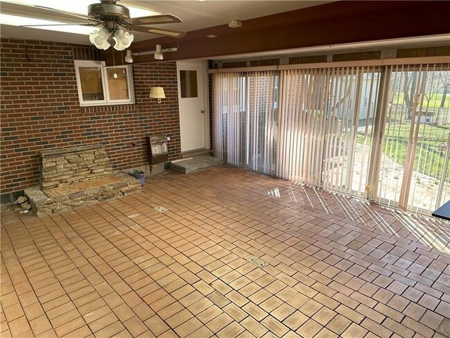 Building Photo - 728 N Pike Rd