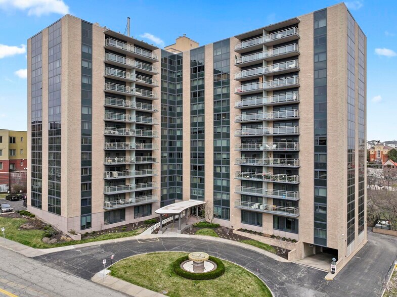 Building Photo - 4545 Wornall Rd