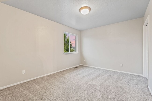 Building Photo - 4bd/2.5ba Home Near the Marketplace Nampa ...