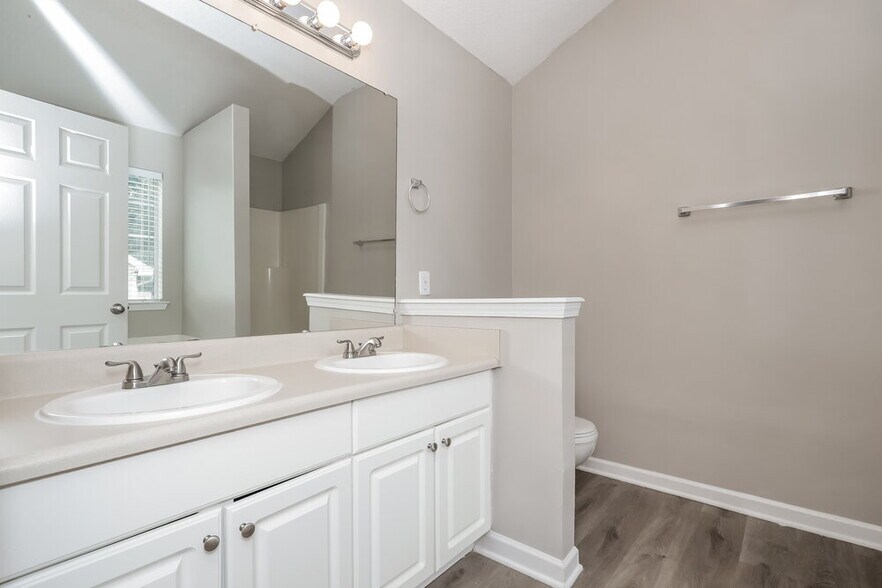Building Photo - 172 Regency Park Dr