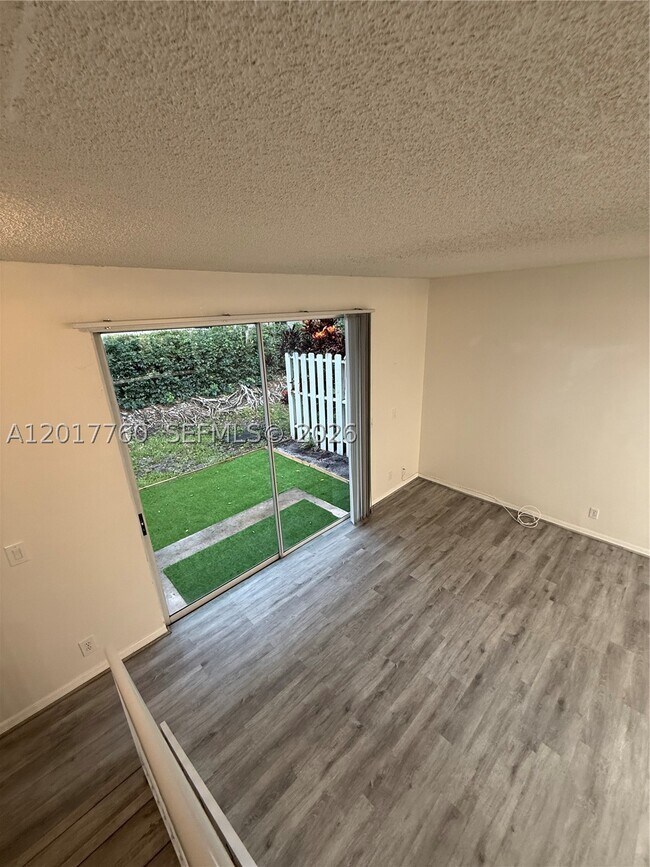 Building Photo - 1561 Sorrento Dr