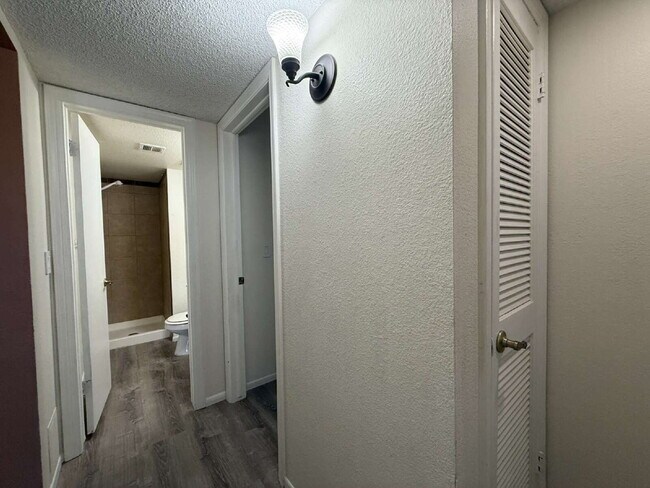 Building Photo - New Flooring, no carpet. 2bed 2bath Gated Community with a Swimming Pool